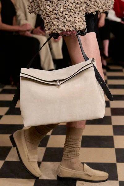 Look 54